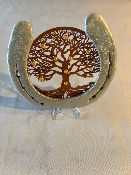 fer à cheval avec son symbole : l’arbre de vie