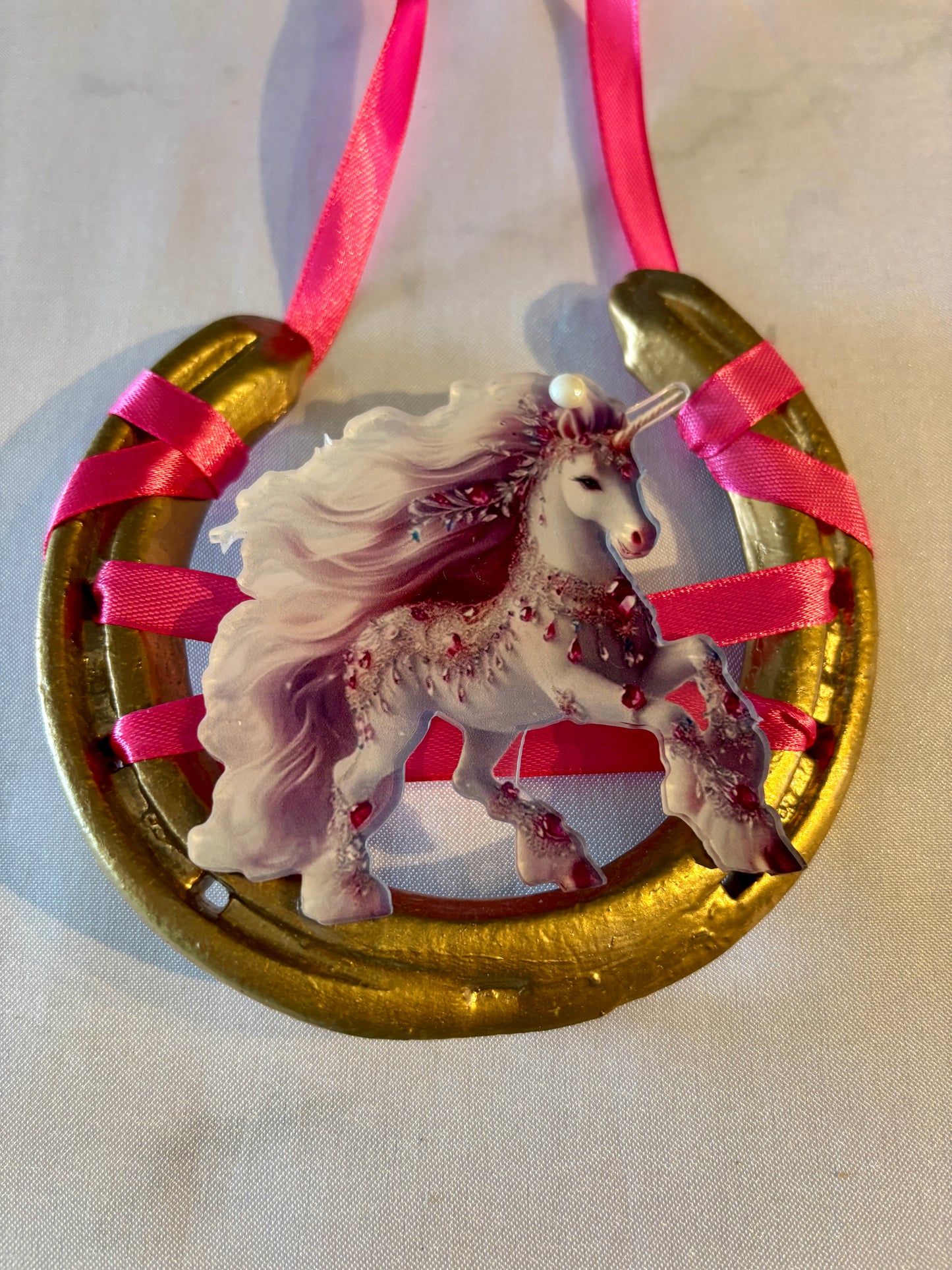 fer à cheval avec son symbole : la licorne