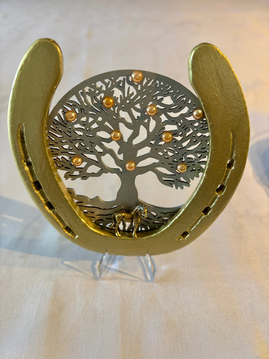 fer à cheval avec son symbole : l’arbre de vie