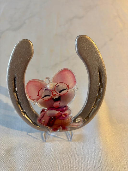 fer à cheval avec sa petite souris rose