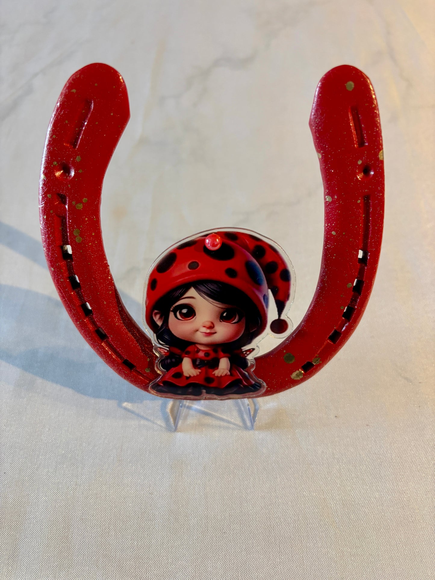 fer à cheval avec sa petite fille coccinelle