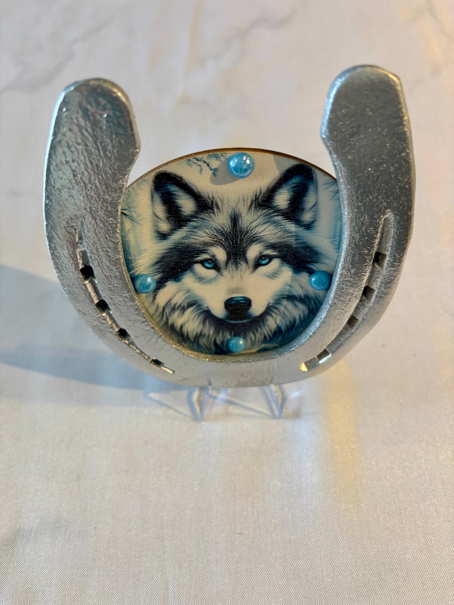 fer à cheval avec son symbole : Le loup