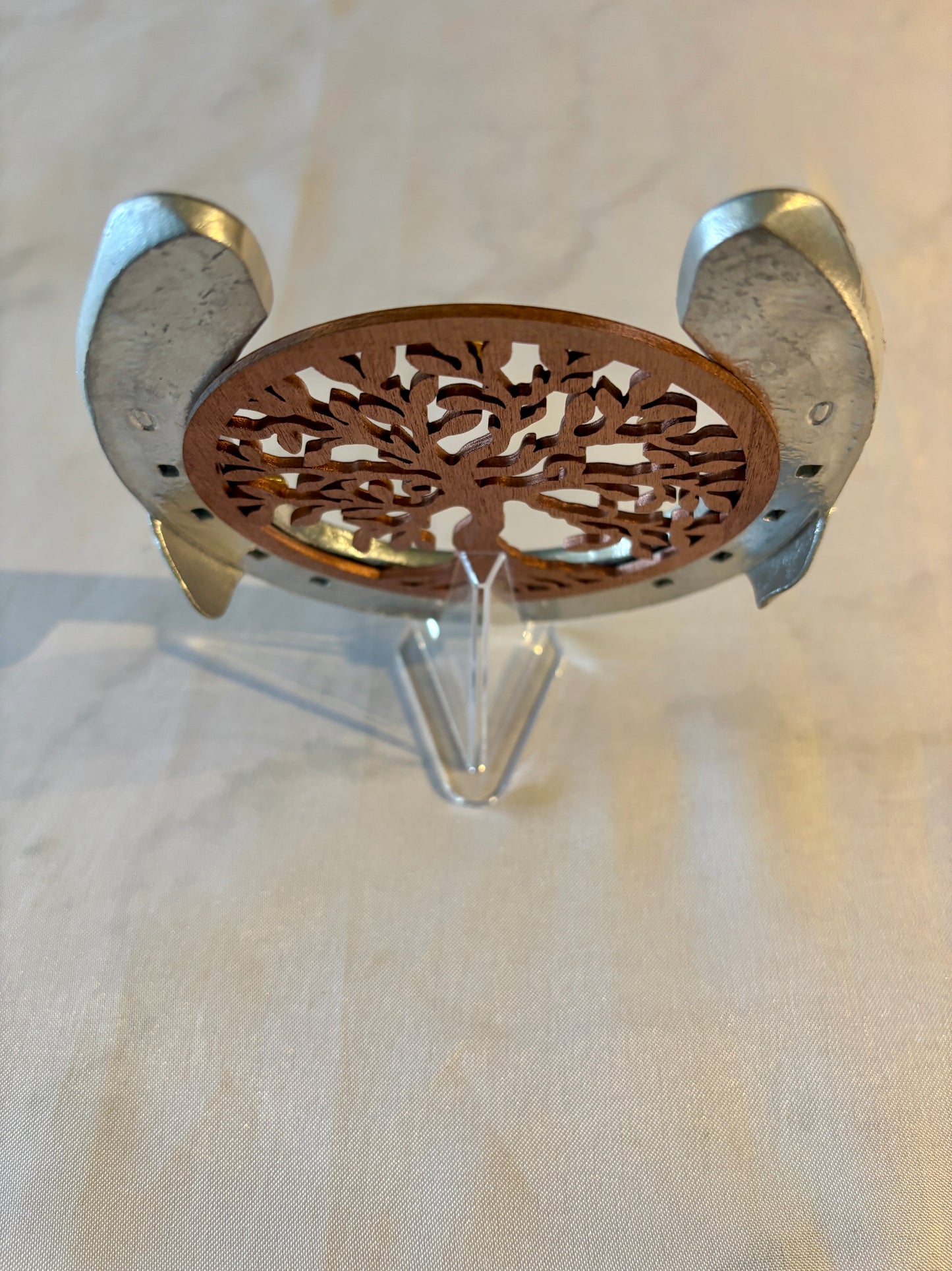 fer à cheval avec son symbole : fleur de vie